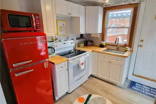 10 Collins St, Newport, RI 02840 - Photo 6
