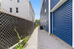 139 Benedict St, Providence, RI 02909 - Photo 4