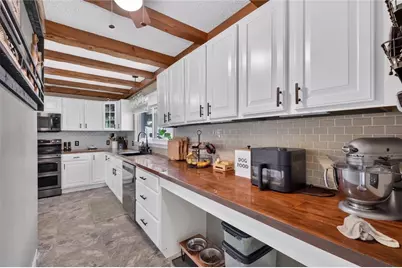 81 Iroquois Drive, Warwick, RI 02888 - Photo 10