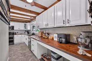 81 Iroquois Dr, Warwick, RI 02888 - Photo 10