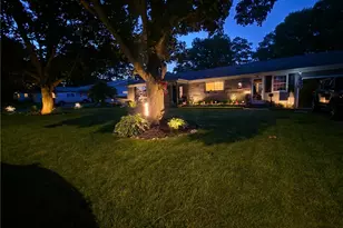 81 Iroquois Dr, Warwick, RI 02888 - Photo 2