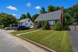 24 Alden St, Johnston, RI 02919 - Photo 2