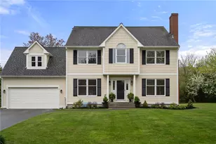 43 Bluegrass Dr, Middletown, RI 02842 - Photo 2