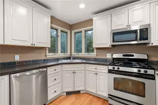 43 Bluegrass Dr, Middletown, RI 02842 - Photo 14