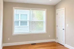 70 Pitman St, Providence, RI 02906 - Photo 6