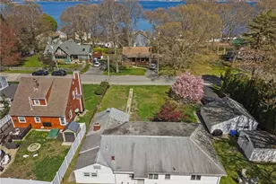 11 Cedar Dr, Bristol, RI 02809 - Photo 2