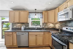 224 Sargent St, Warwick, RI 02888 - Photo 10