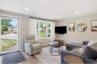 36 Mary Beth Drive, Warwick, RI 02886 - Photo 4