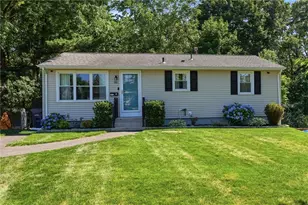 36 Mary Beth Dr, Warwick, RI 02886 - Photo 2