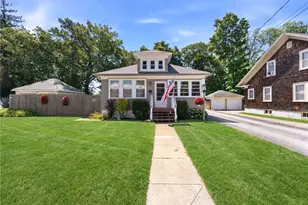 4 Oak St, West Warwick, RI 02893 - Photo 2