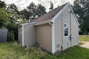 114 Earl Ave, East Providence, RI 02915 - Photo 4