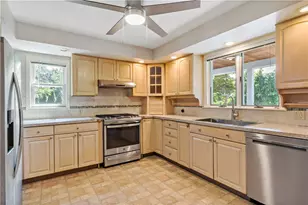 813 S Rd, South Kingstown, RI 02879 - Photo 4