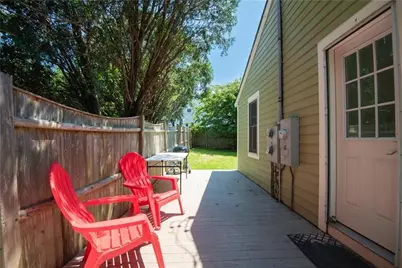 393 Aquidneck Avenue, Middletown, RI 02842 - Photo 12