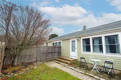 391 Aquidneck Avenue, Middletown, RI 02842 - Photo 12
