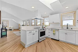 18 Barney St, Newport, RI 02840 - Photo 4