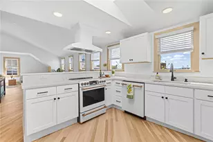 18 Barney St, Newport, RI 02840 - Photo 1