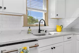 18 Barney St, Newport, RI 02840 - Photo 8