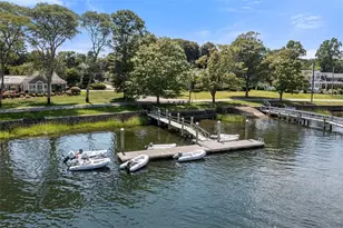 2 Woollett Ct, Barrington, RI 02806 - Photo 2