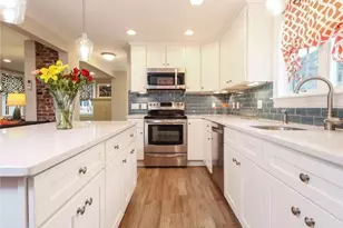 13 Lucas Ave, Newport, RI 02840 - Photo 4