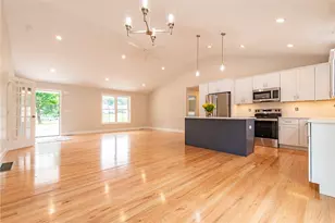 20 Eva Ln, Cranston, RI 02921 - Photo 4