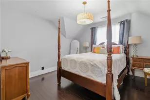 26 Oakland Ave, Cranston, RI 02910 - Photo 8