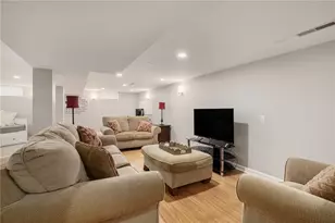 135 Beverly Rd, East Providence, RI 02915 - Photo 20