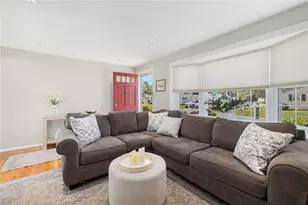 135 Beverly Rd, East Providence, RI 02915 - Photo 4