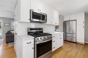 135 Beverly Rd, East Providence, RI 02915 - Photo 16