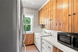 46 E St, Bristol, RI 02809 - Photo 32