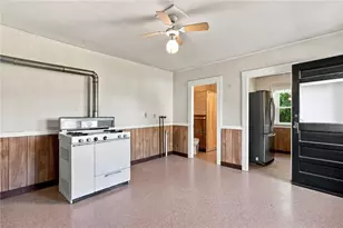46 E St, Bristol, RI 02809 - Photo 24