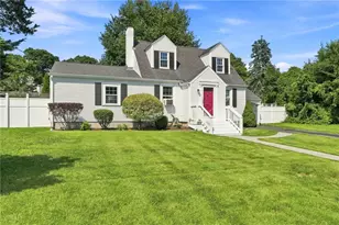 17 Ledge Rd, East Greenwich, RI 02818 - Photo 2