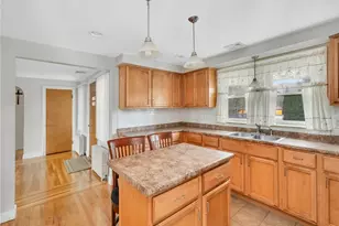 78 Crossland Rd, West Warwick, RI 02893 - Photo 4