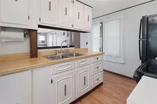 979 Toll Gate Rd, Warwick, RI 02886 - Photo 10