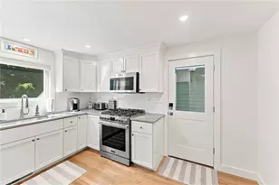 172 Bayview Ave, Bristol, RI 02809 - Photo 4