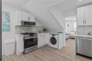 13 Sherman St, Newport, RI 02840 - Photo 12