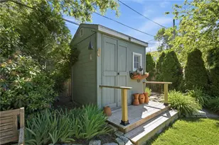 6 Brooks Ave, Newport, RI 02840 - Photo 32