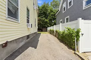 185 Vermont Ave, Providence, RI 02905 - Photo 22