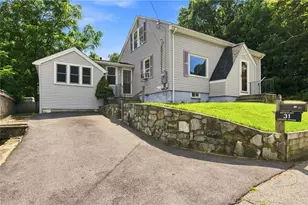 31 Coolidge Ave, Woonsocket, RI 02895 - Photo 1