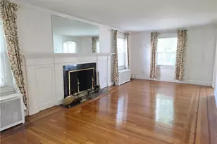 44 Betsey Williams Dr, Cranston, RI 02905 - Photo 2