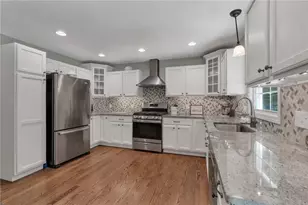 18 Country Hill Ln, Smithfield, RI 02917 - Photo 16