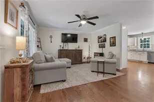 18 Country Hill Ln, Smithfield, RI 02917 - Photo 8