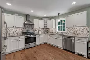 18 Country Hill Ln, Smithfield, RI 02917 - Photo 2