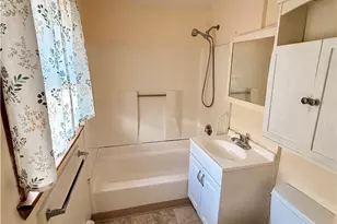1014 Park Ave, Woonsocket, RI 02895 - Photo 6