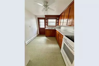 25 Thurston Avenue, Newport, RI 02840 - Photo 8