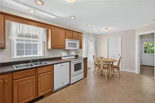 25 Lark Ln, Tiverton, RI 02878 - Photo 16