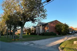 70 Carroll Ave, Newport, RI 02840 - Photo 22