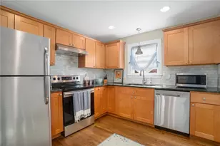70 Carroll Ave, Newport, RI 02840 - Photo 4