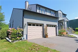 162 Atlantic Dr, Middletown, RI 02842 - Photo 2