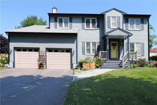162 Atlantic Dr, Middletown, RI 02842 - Photo 1
