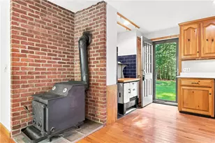 320 Shannock Rd, South Kingstown, RI 02879 - Photo 10
